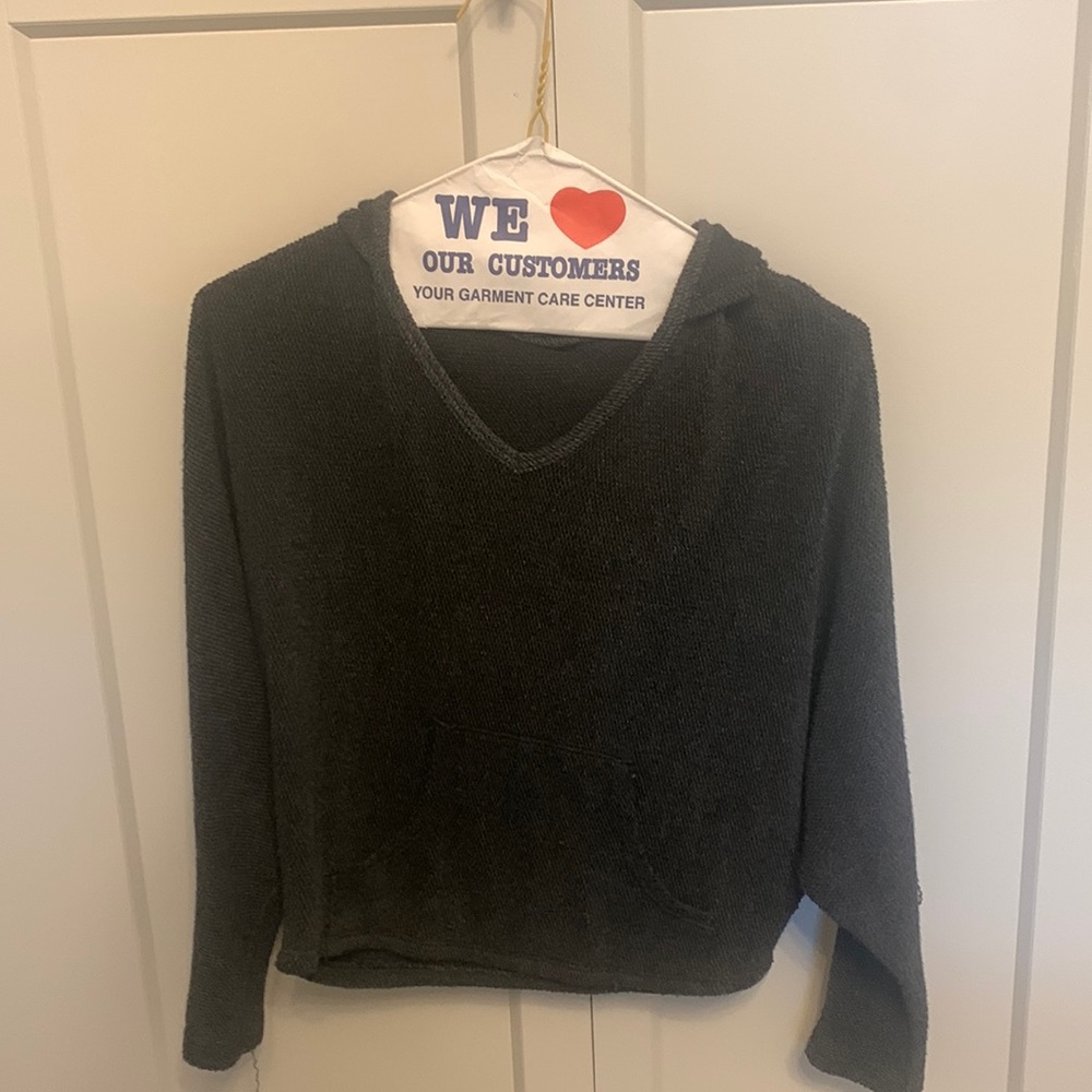 Cropped sweater one size. Dark grey color. Has hood